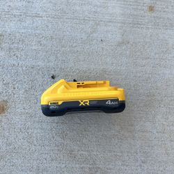 DEWALT 20V MAX XR POWERPACK 4Ah Lithium-Ion Battery DCB2104