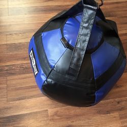 PUNCHING BAG BRAND NEW WREAKING BAG 80 POUNDS FILLED UPPERCUT MADE USA 