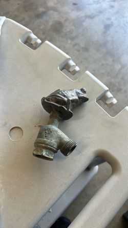 Frog yard water valve