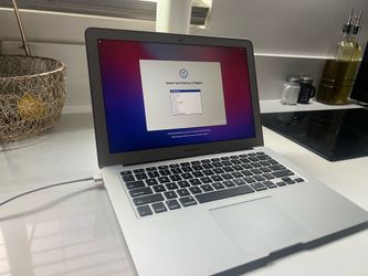 Apple MacBook Air (13-inch, 2017)