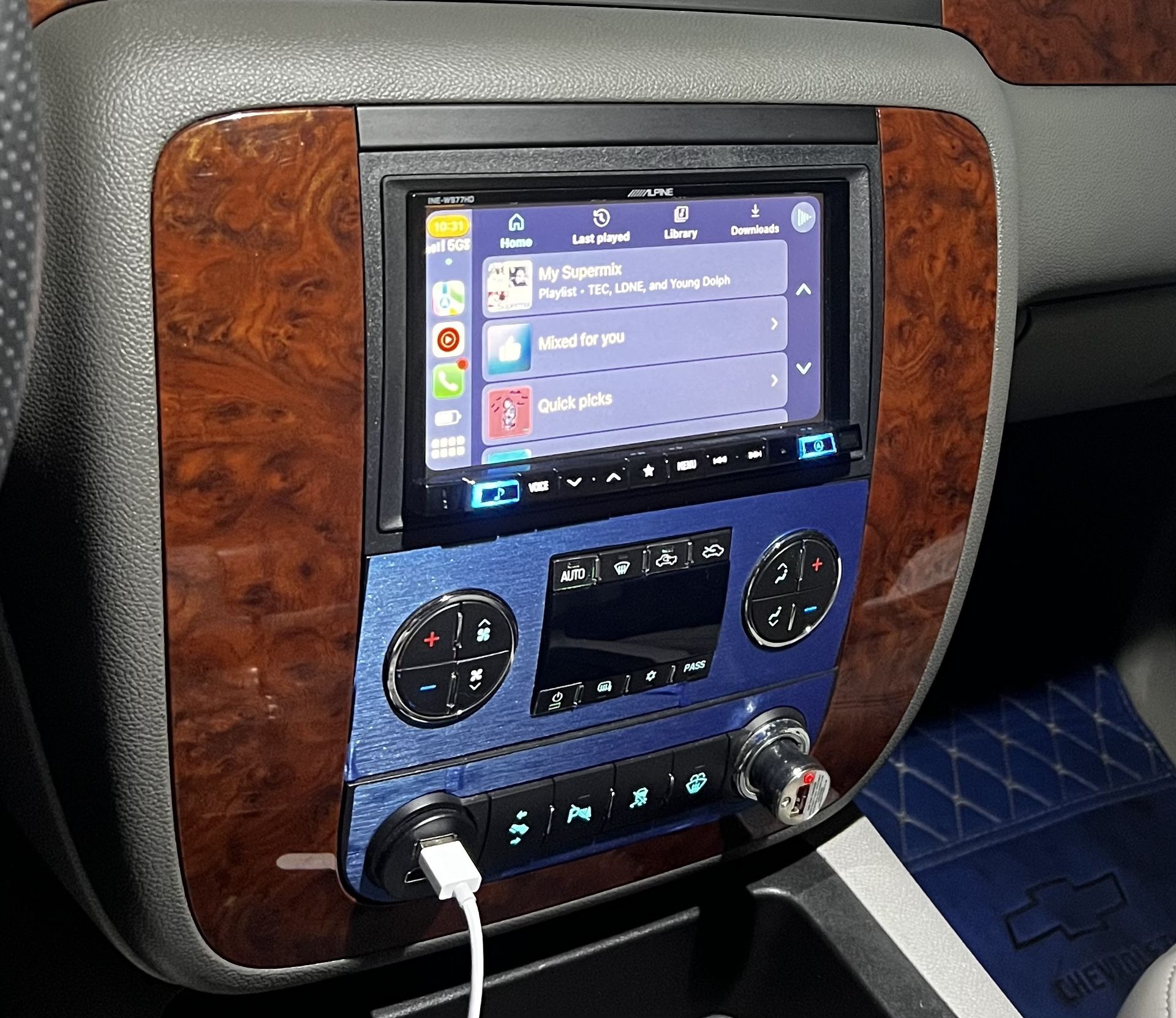 Alpine indash double Din Apple Car Play Trade for Sale in Chandler, AZ