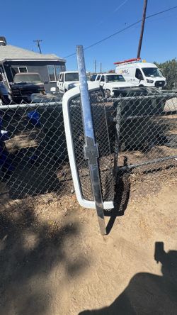 Cat eye Chevy grill 03-06