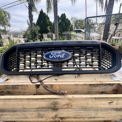 19-22 Ranger Grill With Aftermarket Lights