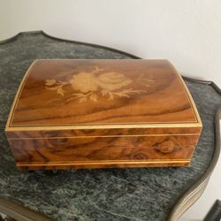 VTG Floral JEWELRY/Trinket MUSIC BOX Wood  ~ Footed