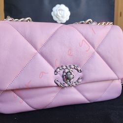 *NEW AUTHENTIC* CHANEL 19 PINK MEDIUM FLAP CROSSBODY BAG 