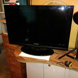 31 In. Samsung Color TV. 