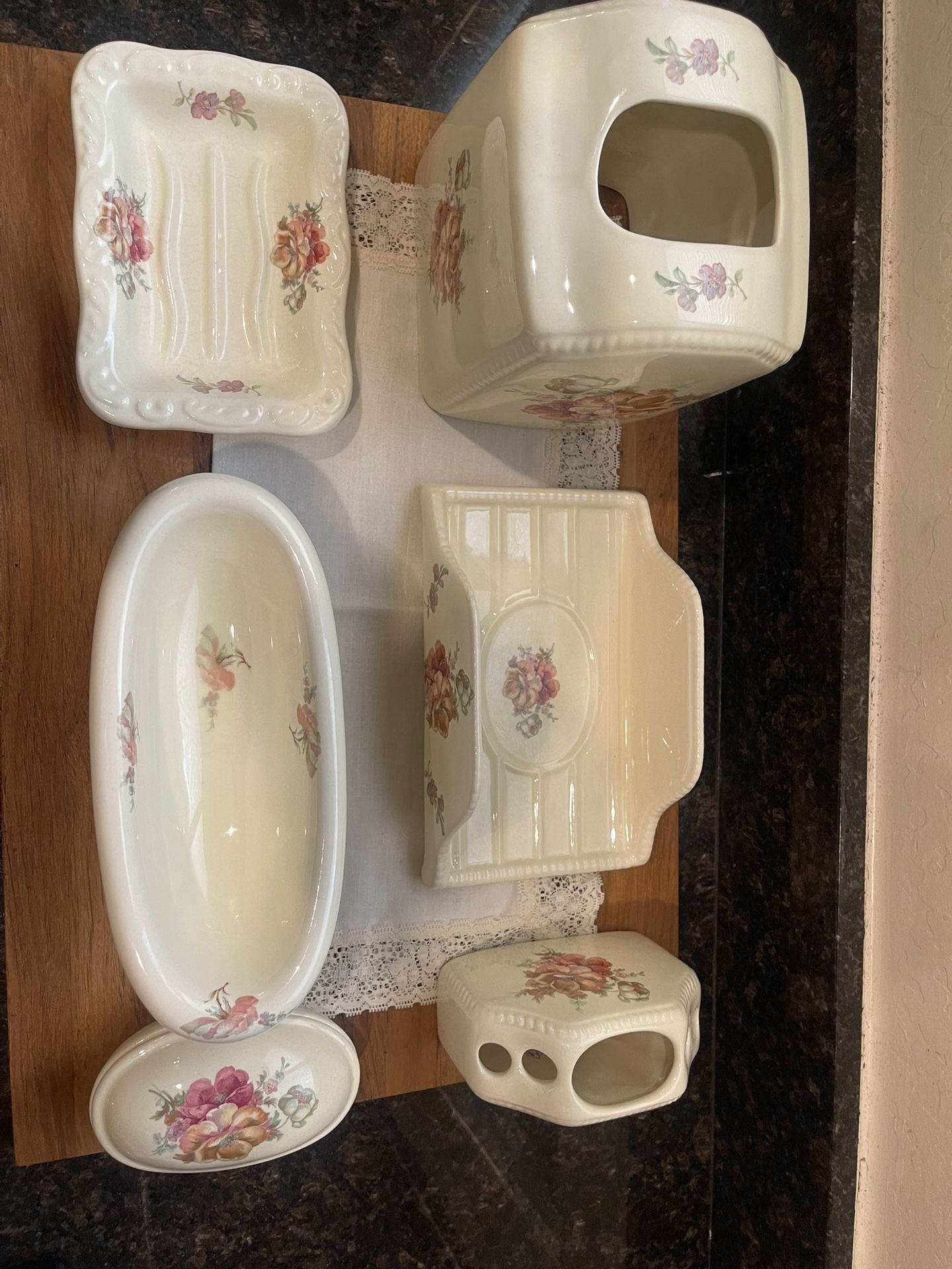 6 piece vintage Athena bathroom set up