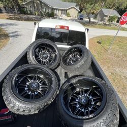 22x14 KG1 Aristos on 35X13.50R22 Venom Terra Hunters