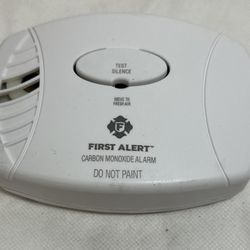 First Alert CO605 Plug Battery Backup CO Alarm, 1 pack, White