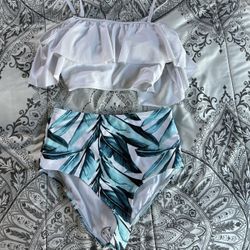 New 2 Piece Bikini Swimsuit 🩱 Size: S