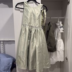 Girls green dress brand new !!! $30