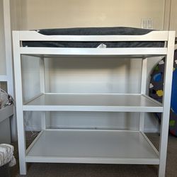Changing table with pad 