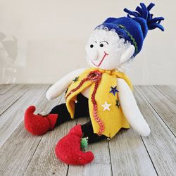 13" White Elf Plush with Red Shoes Yellow  Jacket and Blue Ski Cap Stuffed Bean Bag Toy Decoration Holiday Decor. Pre-owned in excellent condition. No