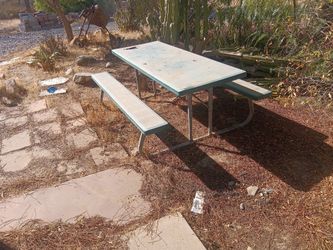 Picnic table