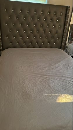 Queen size bed set