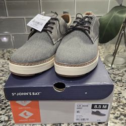 New Men's Casual Shoe Size 8.5