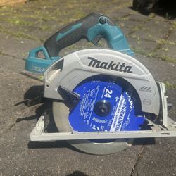 Makita circular Saw 36 V , 7 1/2 Blade (2 Batteries- Not Included). 