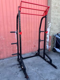 Squat Rack With 3 Level Pull Up