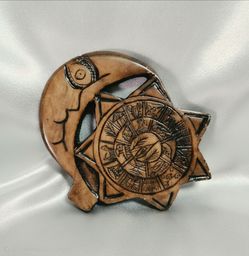 Hand-carved piece depicts a Peruvian Inca calendar Sun Moon Motif 5.5"