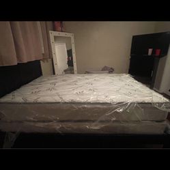 FULL Bedset!! Like New In Plastic