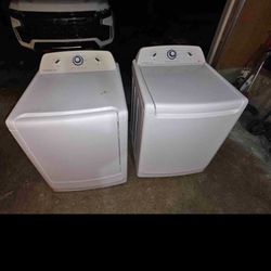 Frigidaire Washer And Dryer!   Free Delivery!
