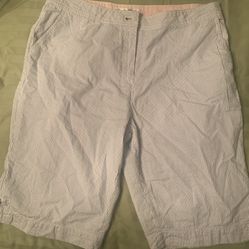 Woman’s Shorts 100% cotton. Size 14