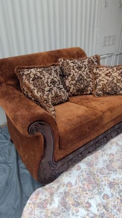 LOVE SEAT