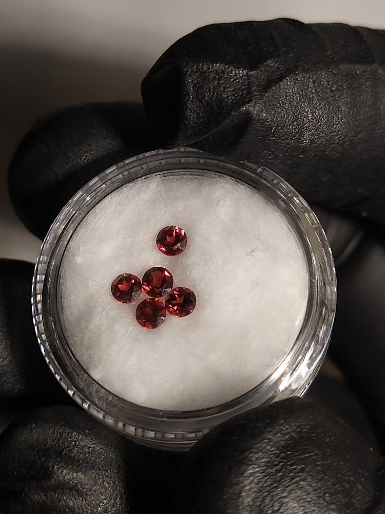 Top Quality, Calibrated Red Garnets (3mm)