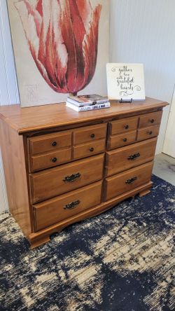 CUTE SMALL DRESSER