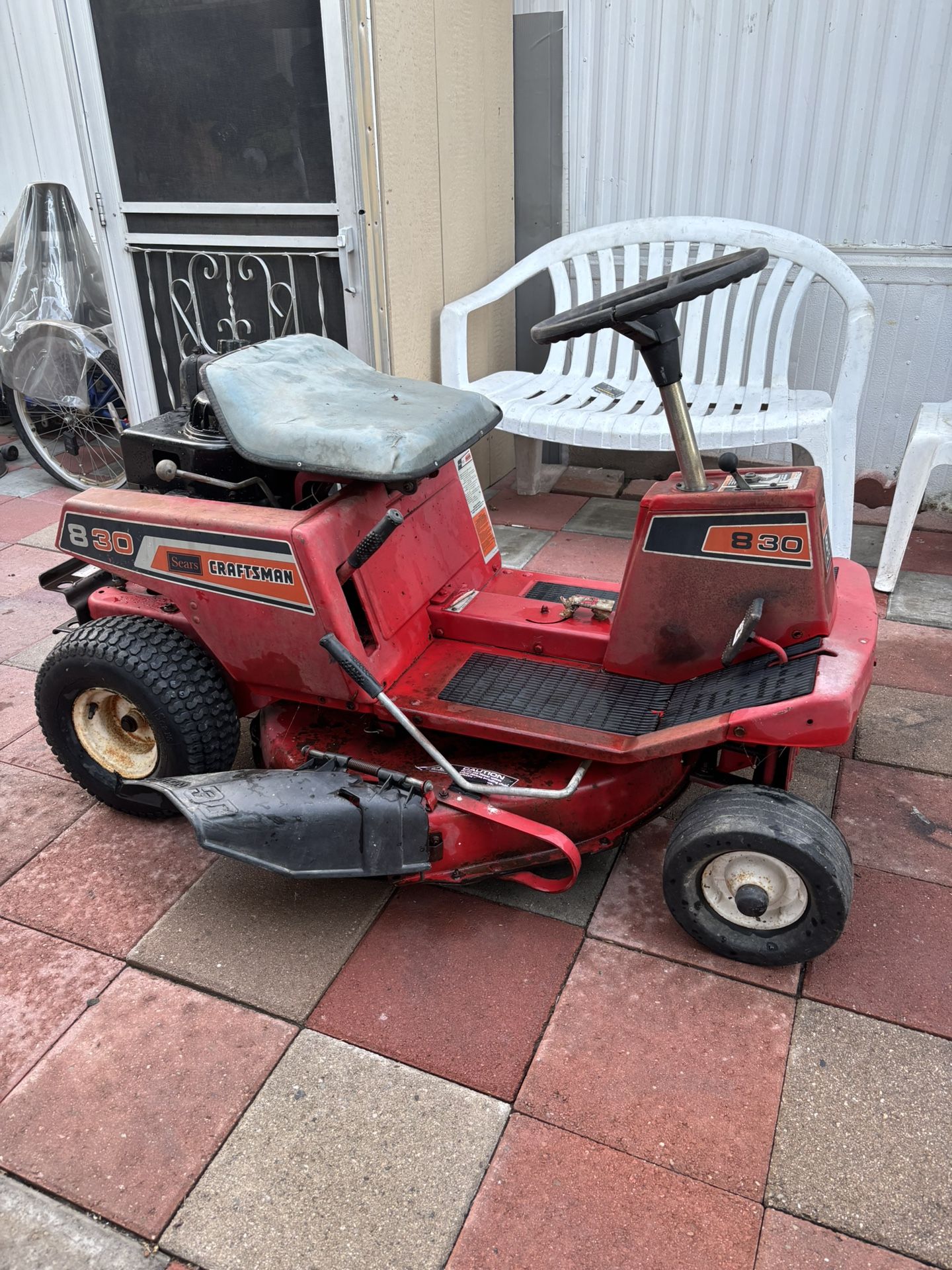 Riding Lawnmower 
