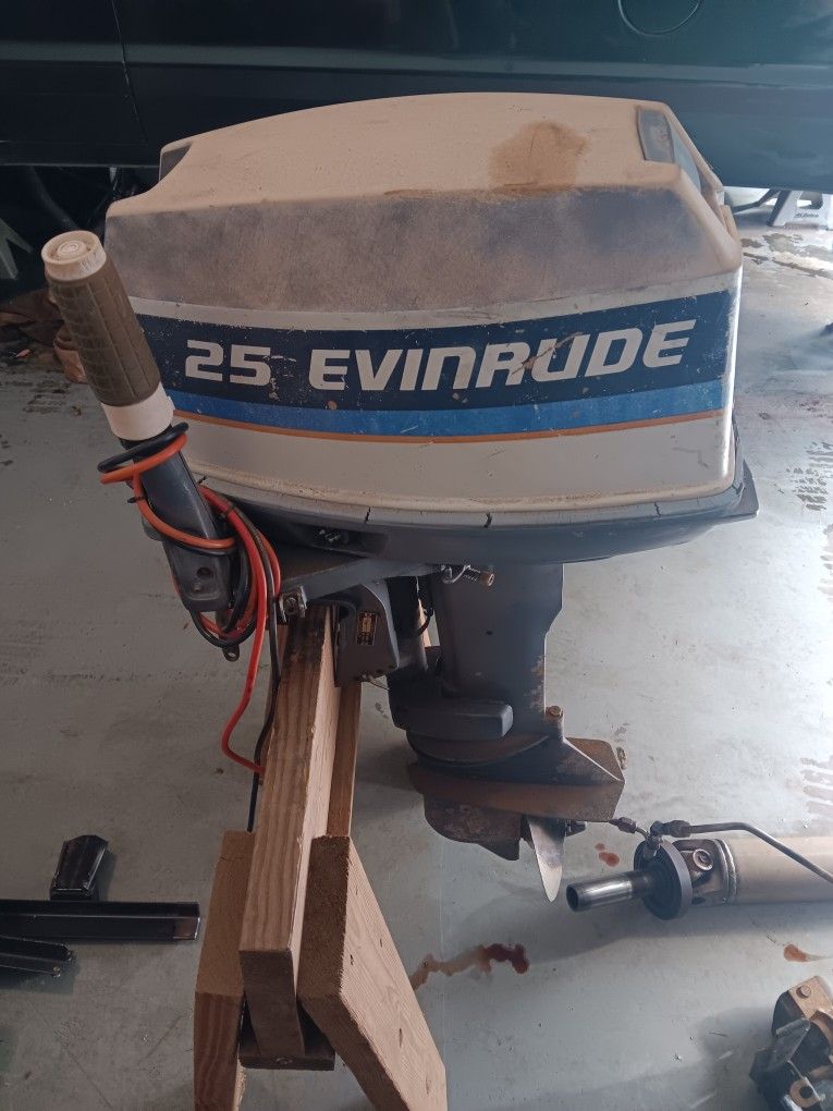 Evinrude 25 HP tiller 