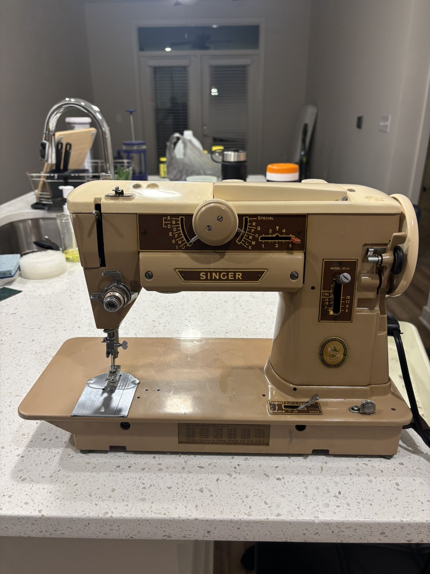 Vintage Singer 401A Slant-o-matic Sewing Machine