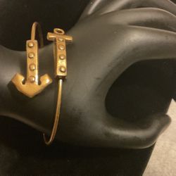 Goldtone Bracelet,by VINTAG