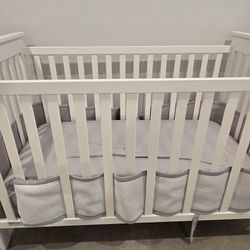 Crib + Mattress + Breathable Mesh Railguard