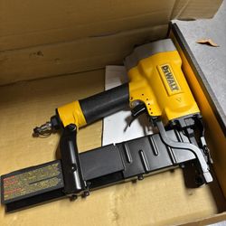 DEWALT Corded Pneumatic 16-Gauge 1 in. Crown Lathing Stapler With 1 Staples Box