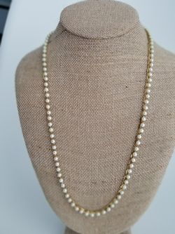 Vintage necklace NAPIER. Gold tone and faux pearl