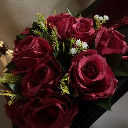 Artificial burgundy bouquets for centerpieces