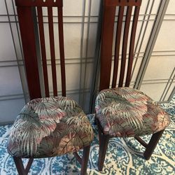 Set of 4 Wood Chairs + Wood Table w/Leaf Extension 