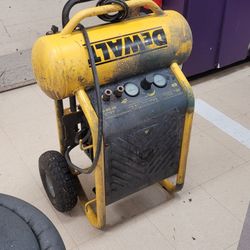 Dewalt 4.5 Gallon Compressor