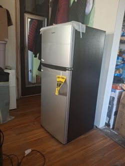 BRAND NEW MINIFRIDGE