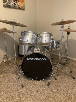 Full drum set