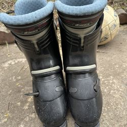 Ski Boots  Size 8