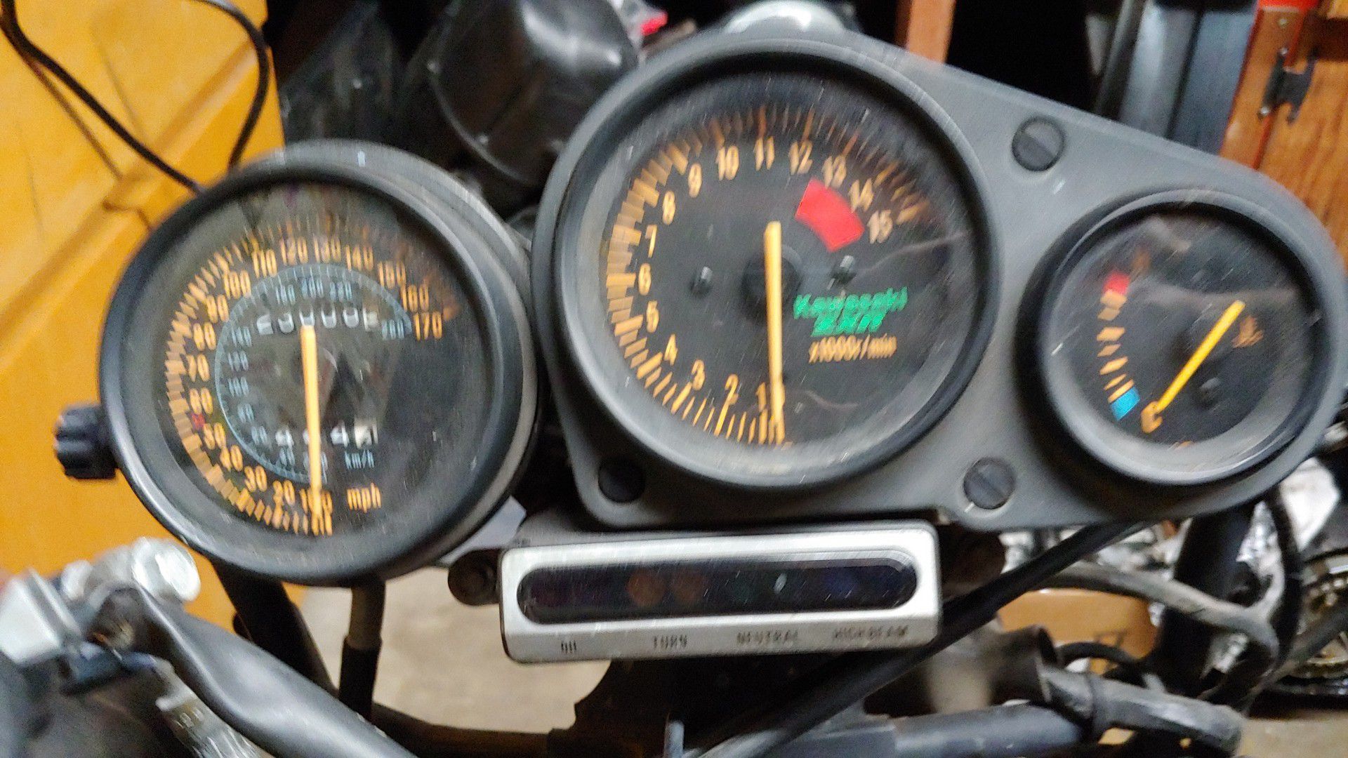 Stock zxr speedometer with bracket