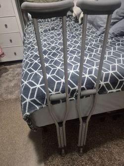 Crutches  / Muletas