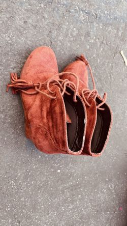 Boots Sz 5-5 1/2