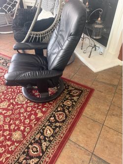 Stressless chair with foot rest