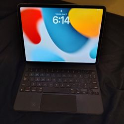 IPad Pro 11" 3rd Gen with Apple Keyboard 