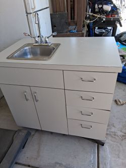 Sink for party outside or porshe, sink para fiestas afuera de la casa o el porche good Working condition, buenas condiciones todo trabaja muy bien 👍