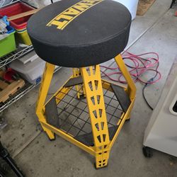 DEWALT SHOP SWIVAL STOOL