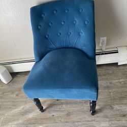 vendo silla $40  par cortinas gruesas gris$15  set 4 manteles $20  jarron $15   carrito$30